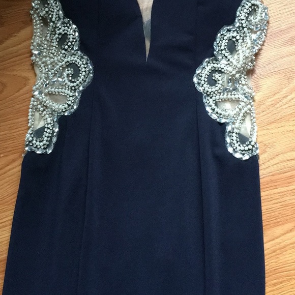 Dress - Picture 3 of 4